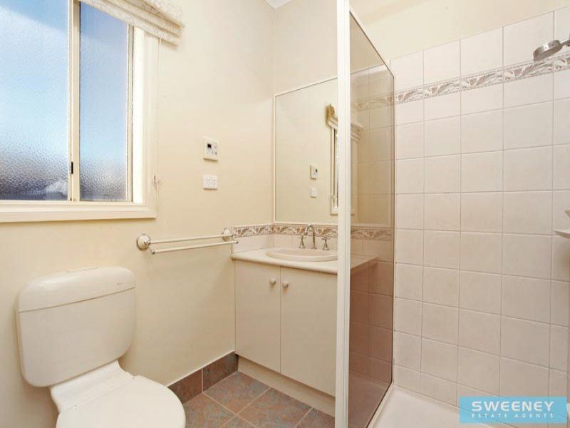 18 Claretown Avenue, Caroline Springs - Thumbnail 8