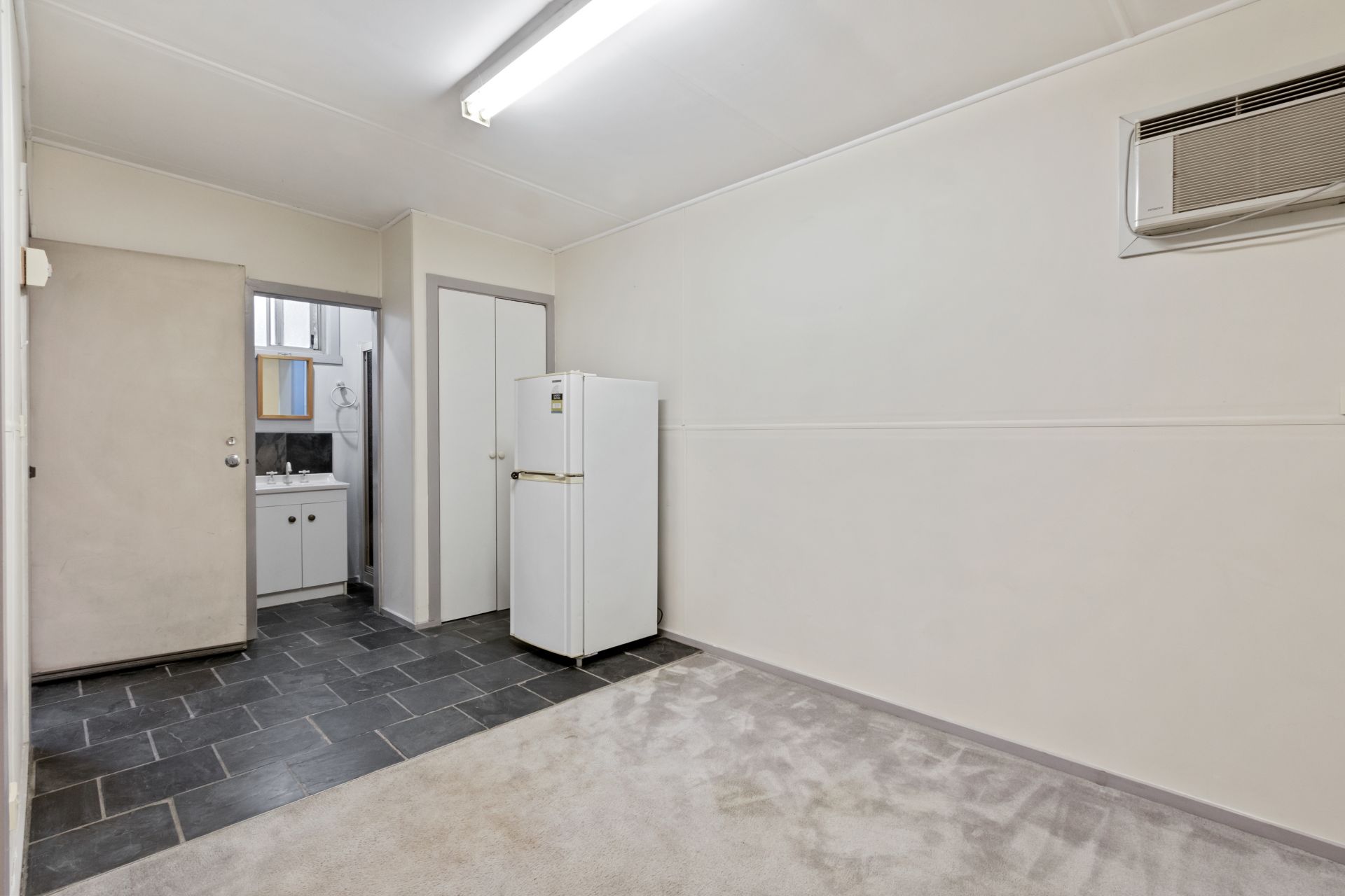 Stunning Renovated 3-Bedroom House with Bungalow in Montmorency