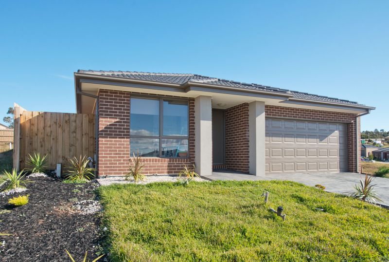28 Cromarty Circuit, Bacchus Marsh - Thumbnail 2