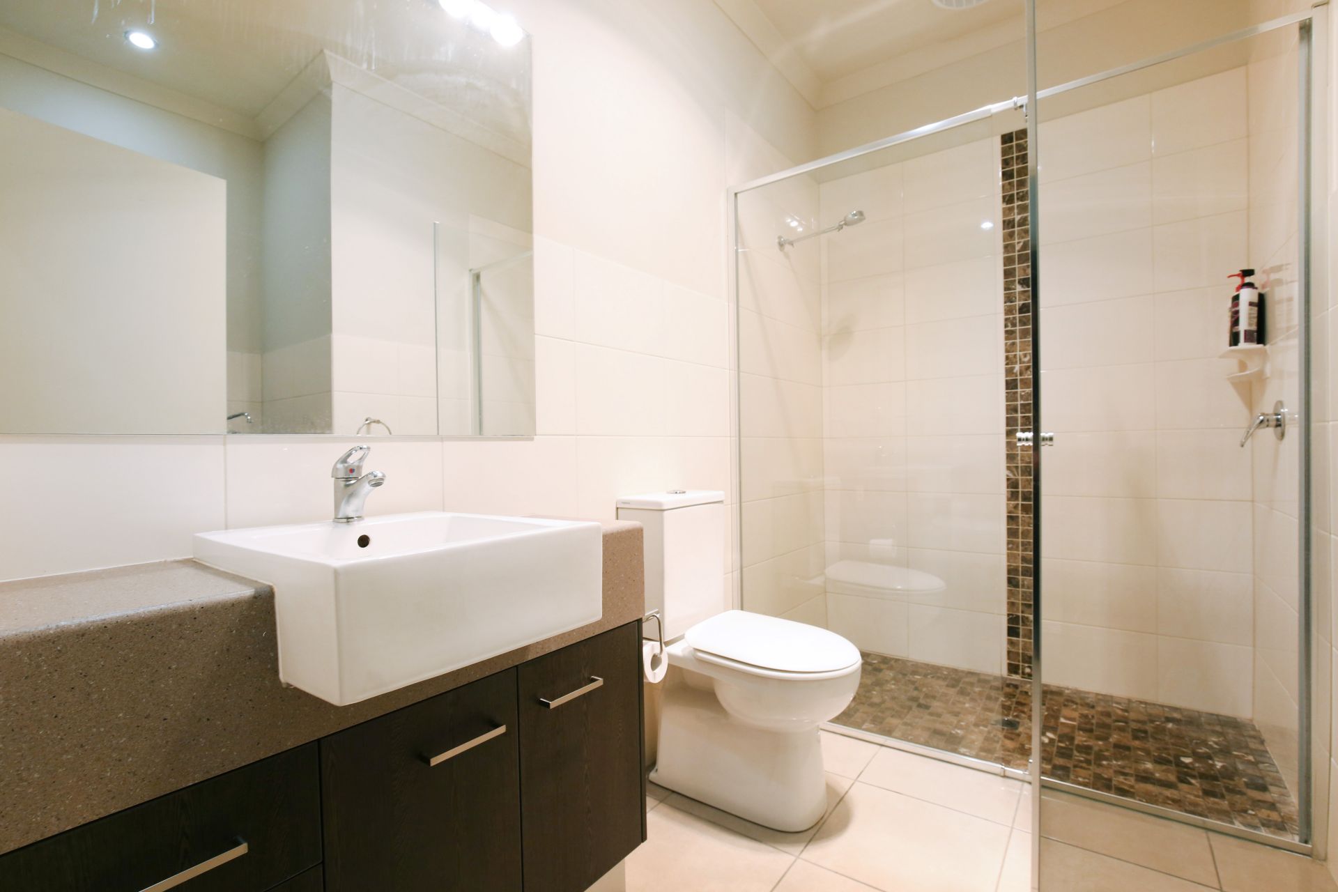 AFFORDABLE MODERN UNIT IN PRIME LOCATION