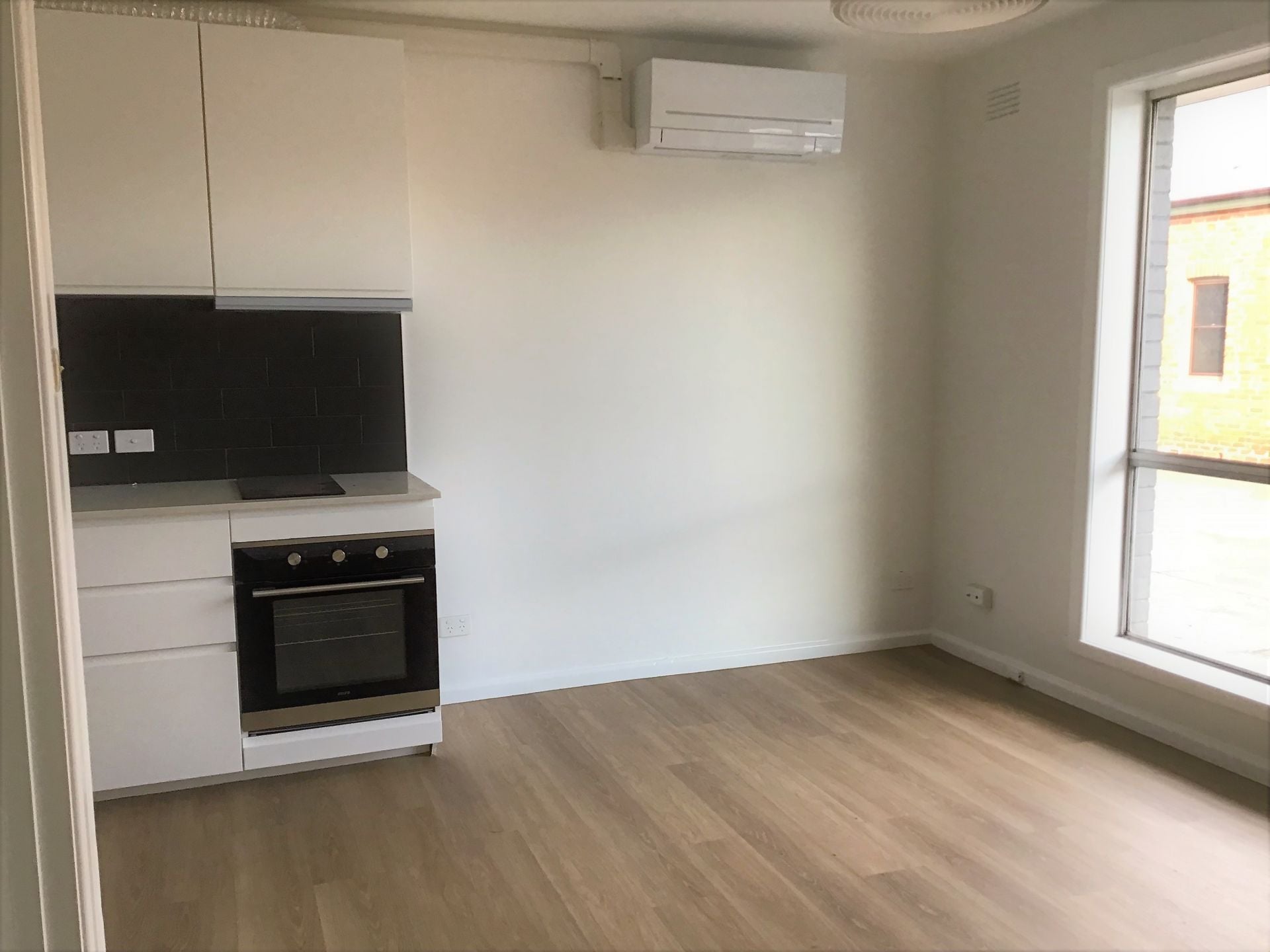COURTYARD LIVING - FULLY RENOVATED