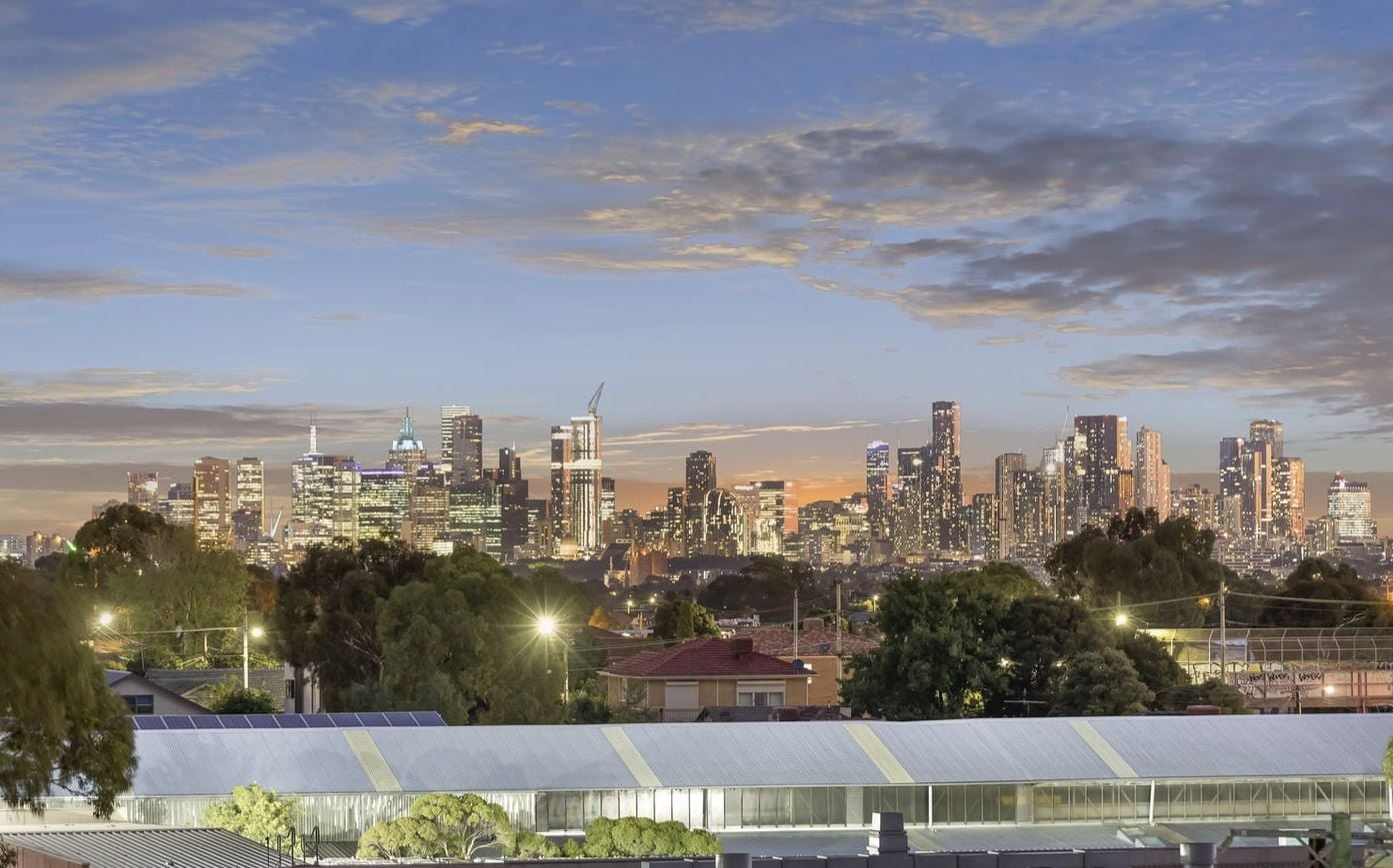 LUXURIOUS LIVING OVER TWO LEVELS