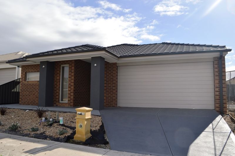 33 Whitebark Street, Wollert