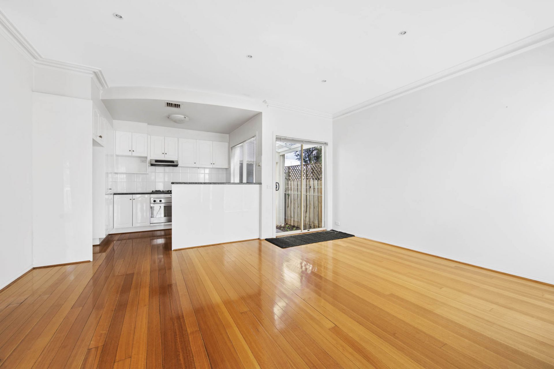2/483 St Kilda Street, Elwood - Thumbnail 5