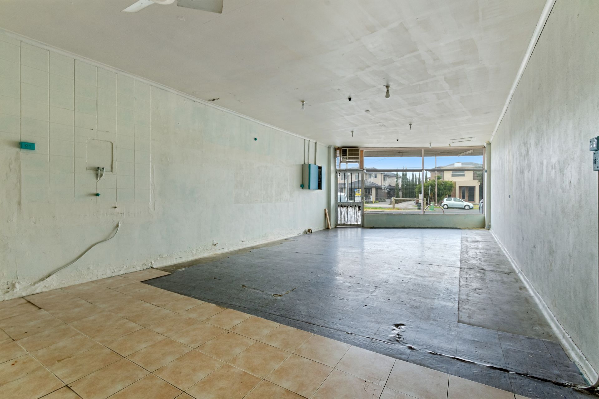 VERSATILE COMMERCIAL SPACE WITH GREAT EXPOSURE