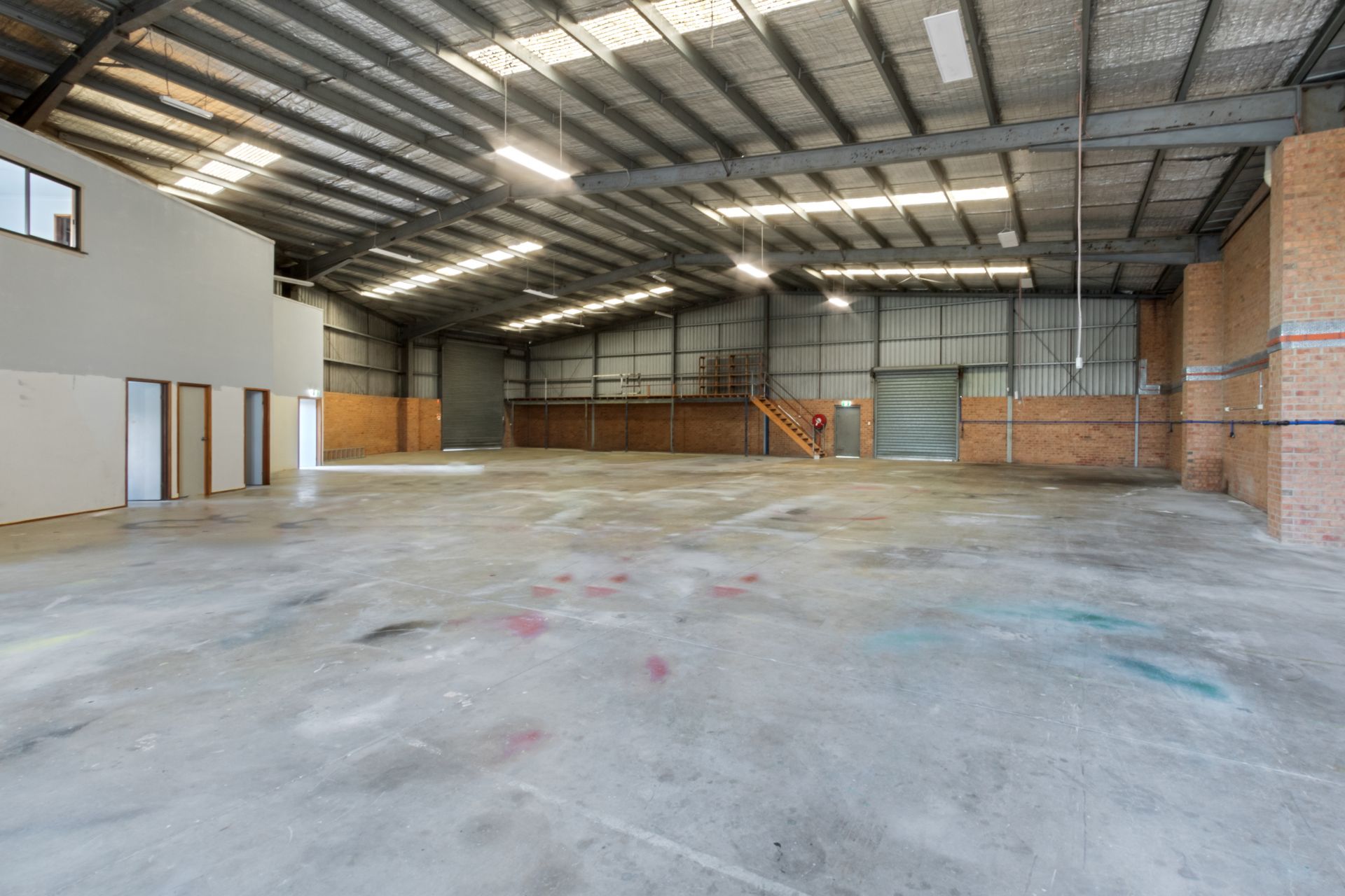 WAREHOUSE with HARDSTAND