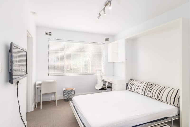 Spacious Sun Drenched Apartment