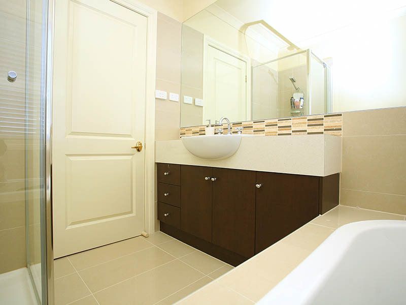 12 Lake Eyre Place, Caroline Springs - Thumbnail 8