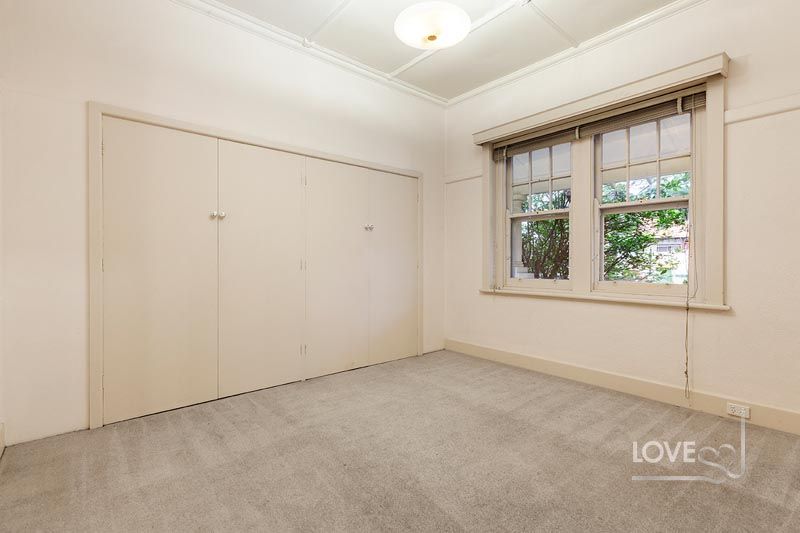 Size Does Matter! 
Charming Californian Bungalow
