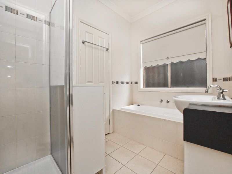 10 Coburn Way, Caroline Springs - Thumbnail 7