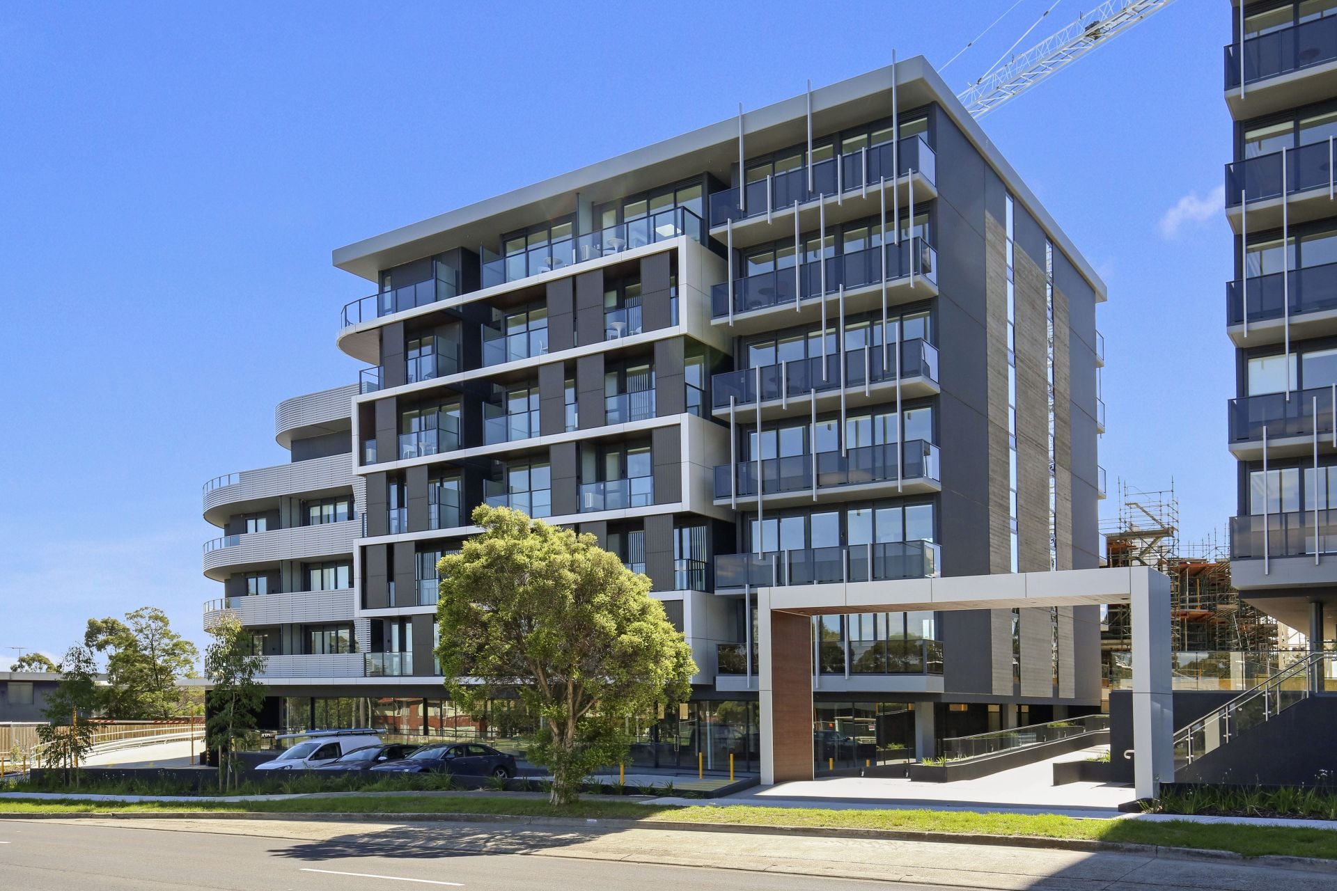 BRAND NEW APARTMENT IN BLUE CHIP LOCATION !!!