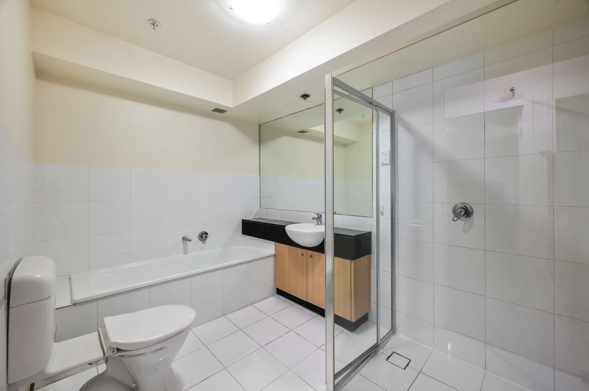 FULLY FURNISHED APARTMENT IN THE MOUNT COOPER ESTATE