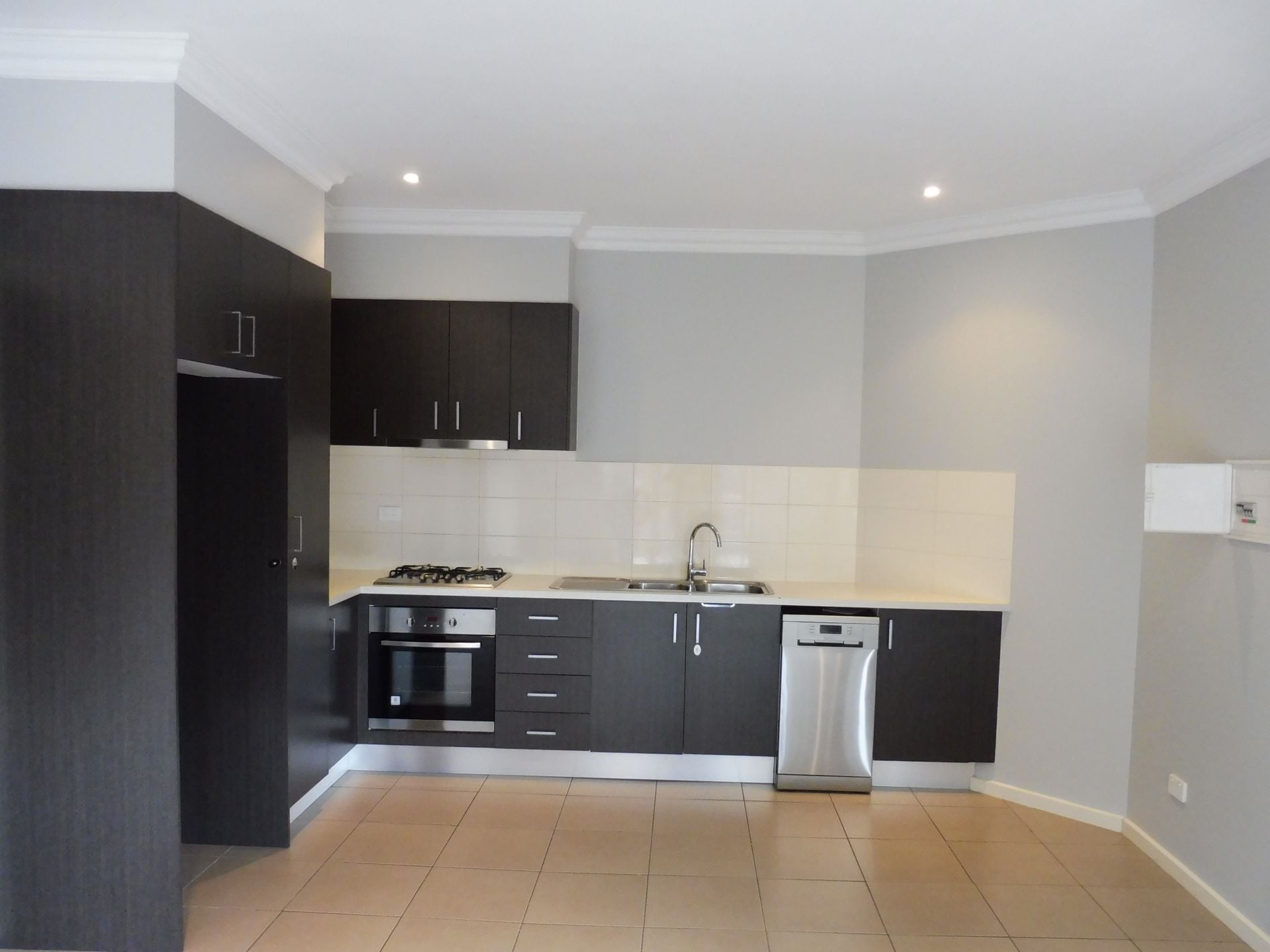 LOW MAINTENANCE 2 BEDROOM UNIT