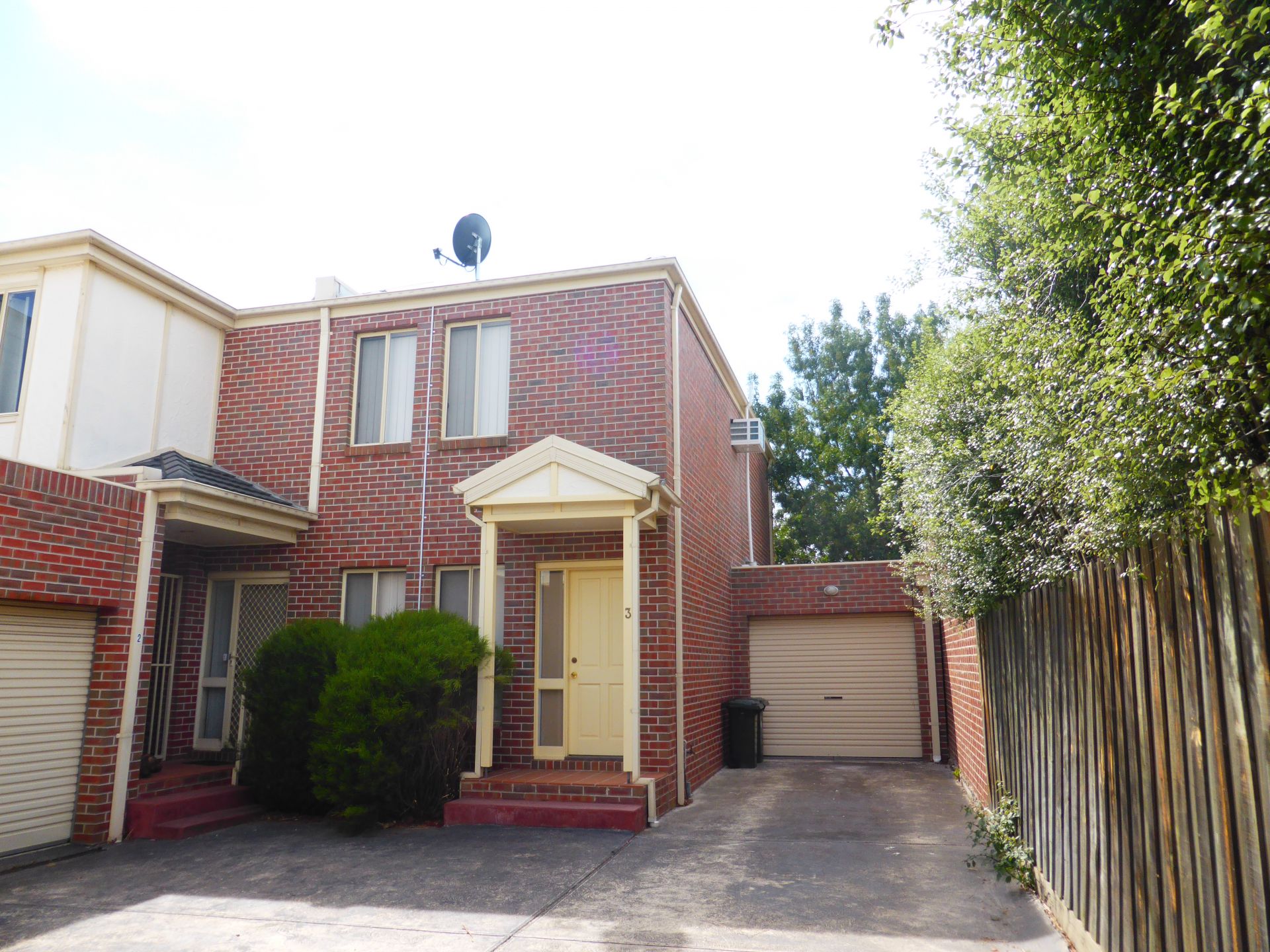 Air-conditioned Townhouse in Prime Location!