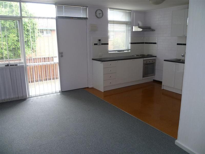 Stylish 1 Bedroom Apartment Opposite Green Parklands!