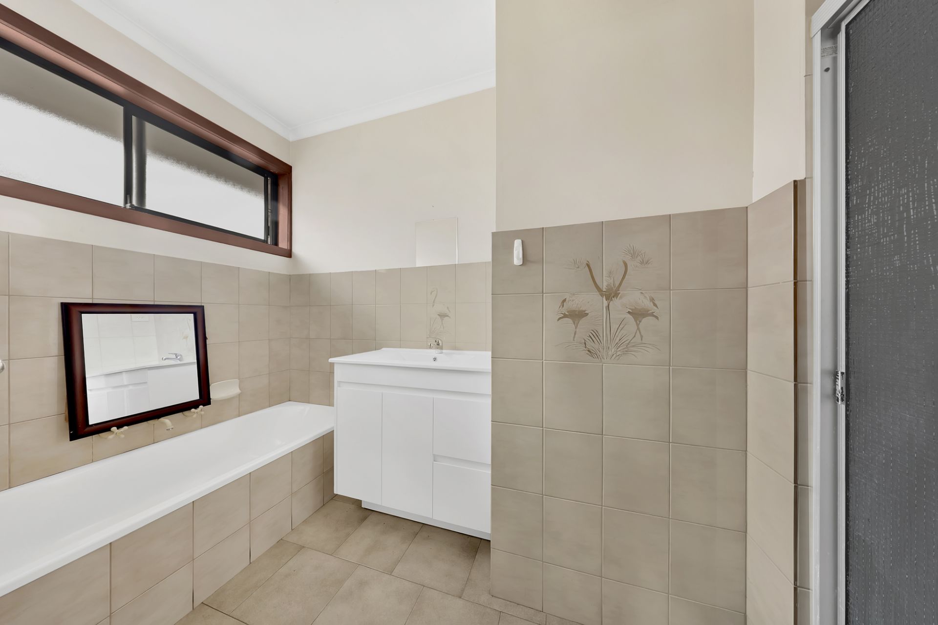 Lovely 2 Bedroom Unit