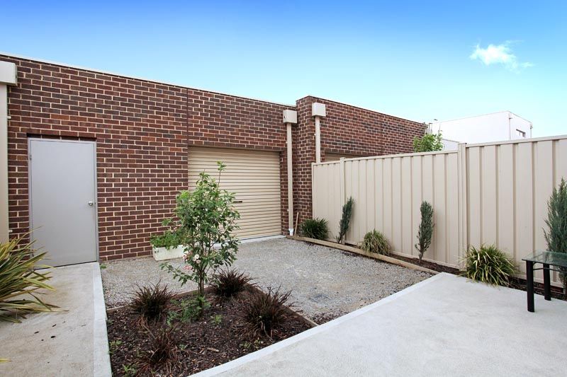 21 The Entrance, Caroline Springs - Thumbnail 8