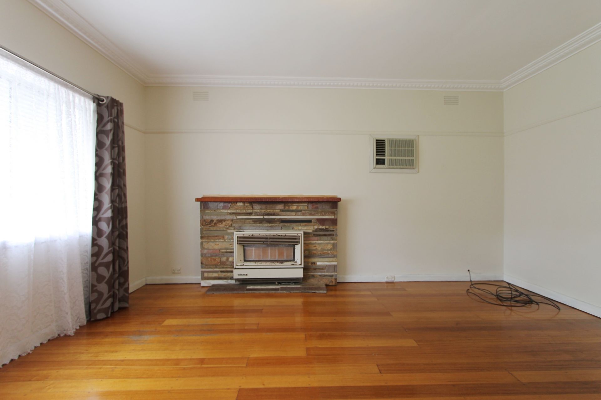 AFFORDABLE FAMILY HOME !!!