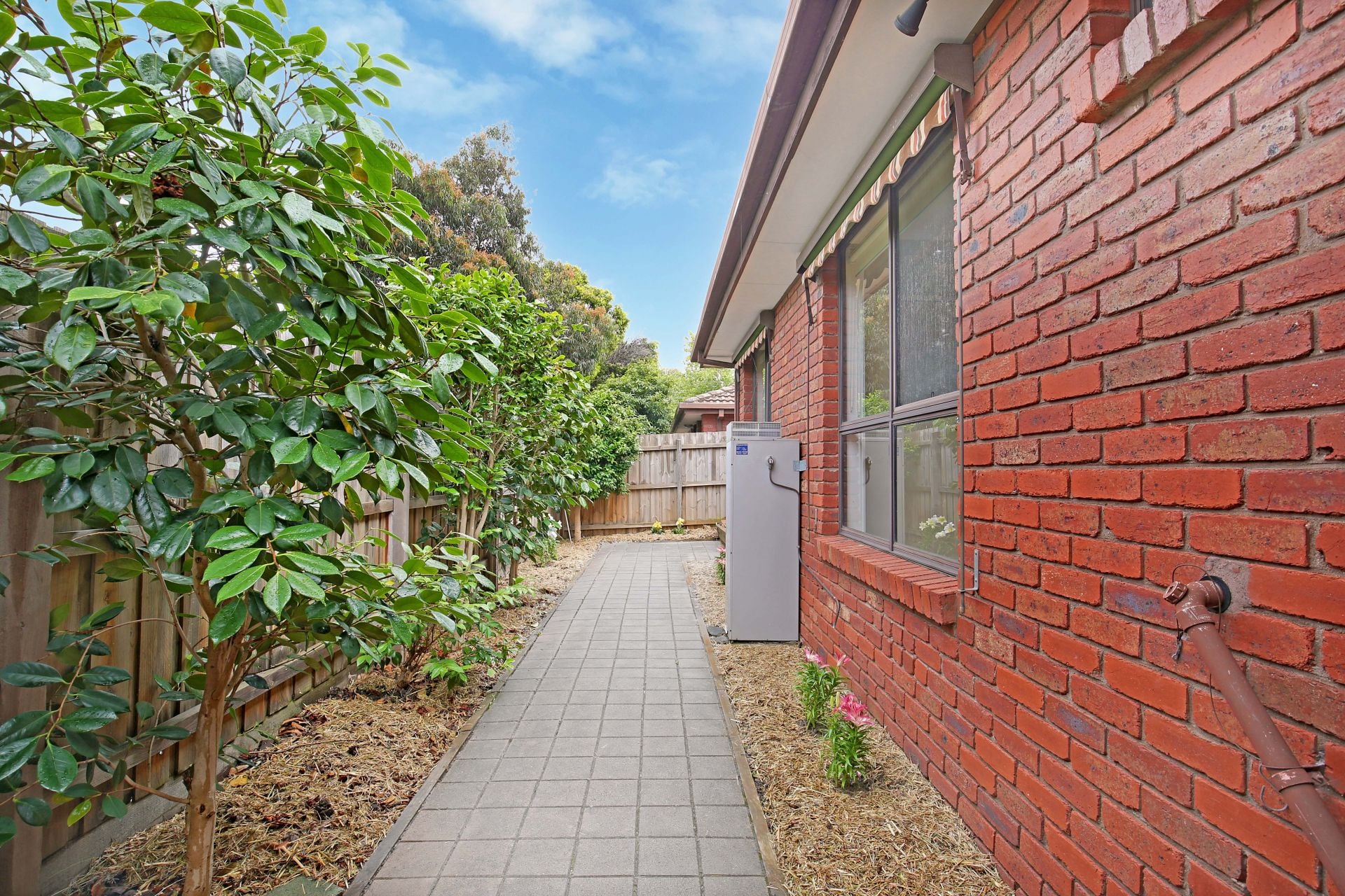 Spacious Three Bedroom Villa in a Perfect Location with Water Bills Included