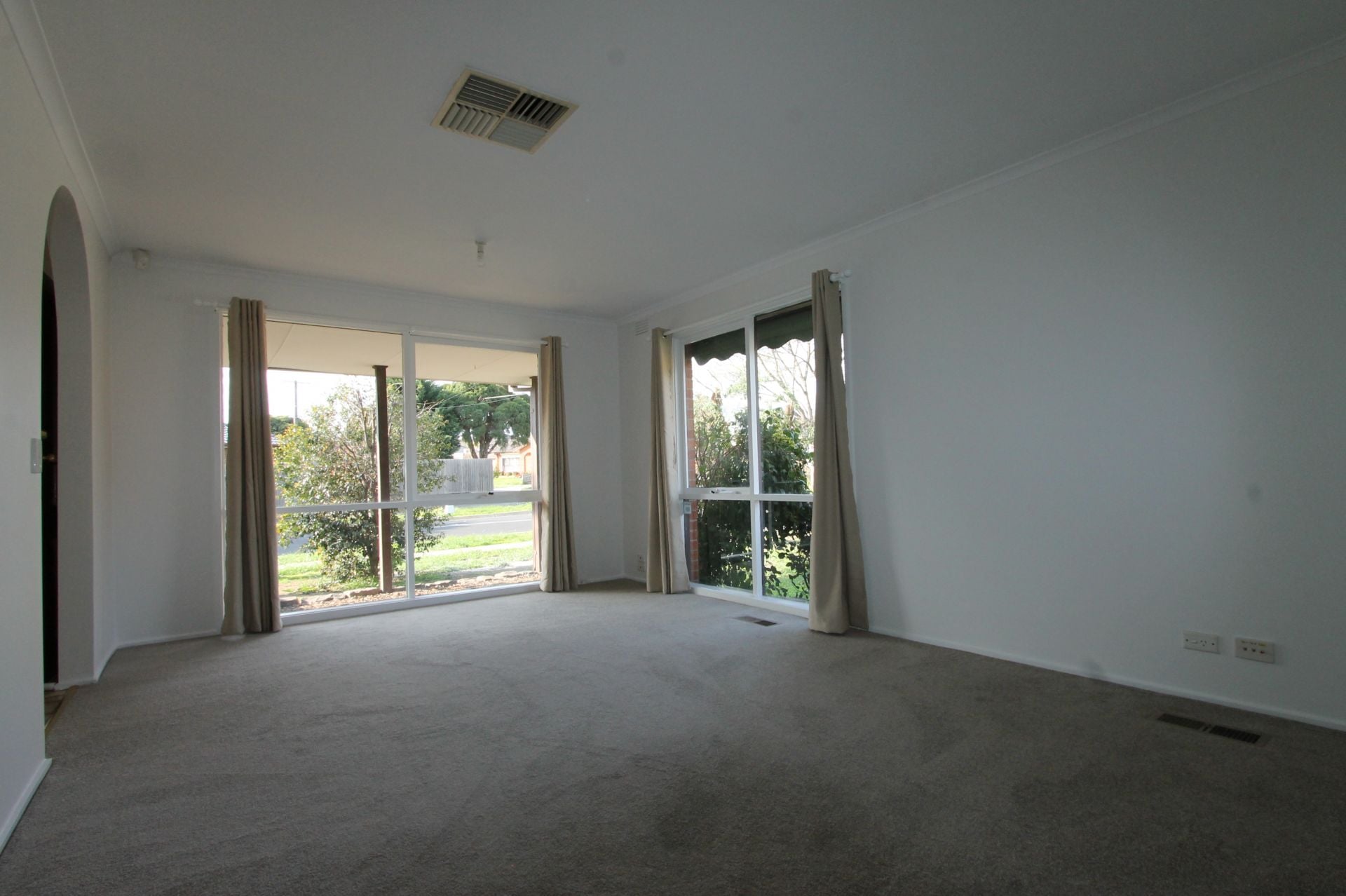 MUST SEE FAMILY HOME!!