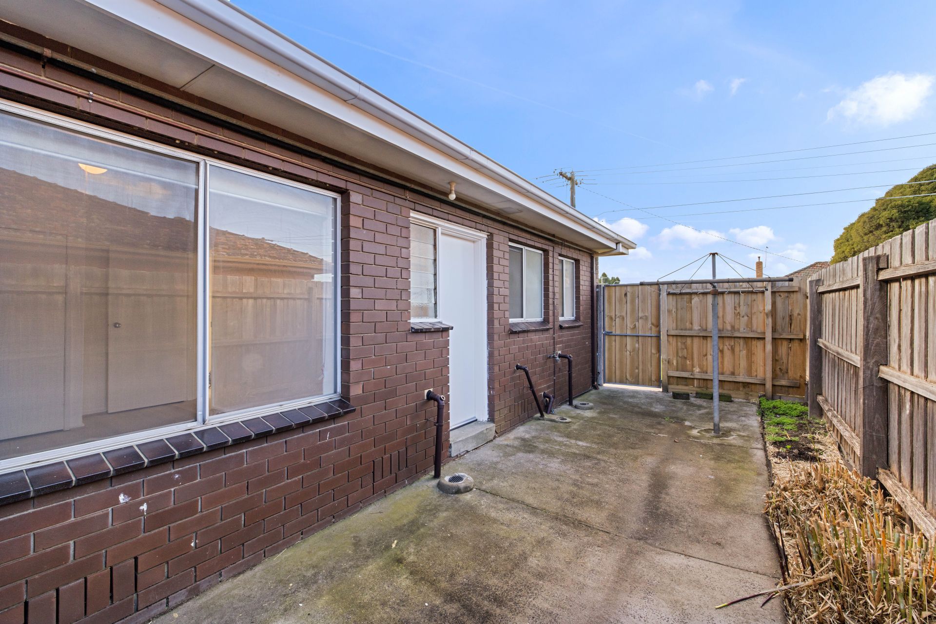 Stylish 2-Bedroom Unit in Prime Thomastown Location!