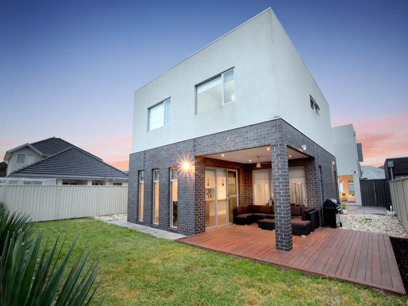 22 Lake Logan Way, Caroline Springs - Thumbnail 6
