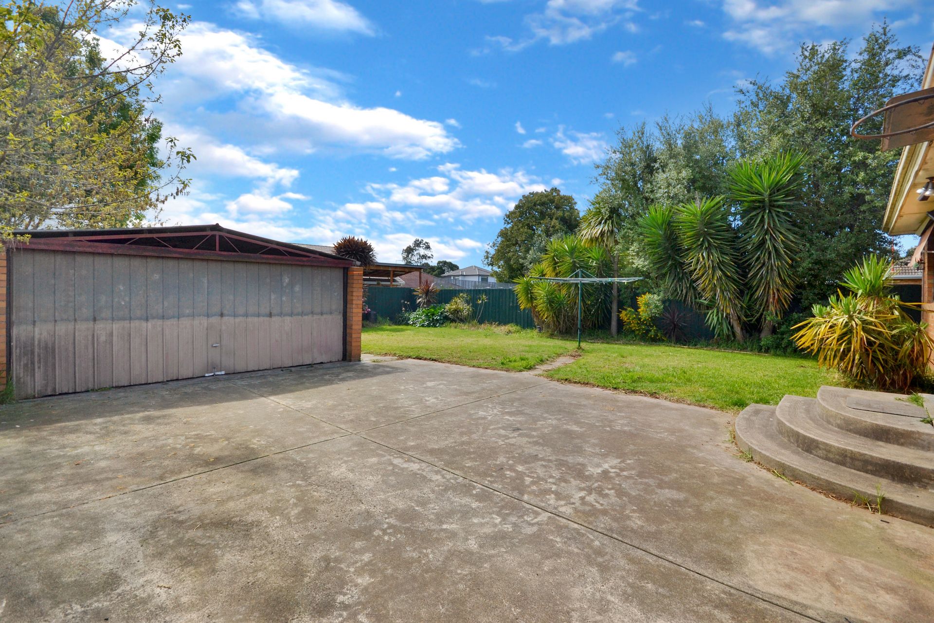 Spacious Home in Reservoir!