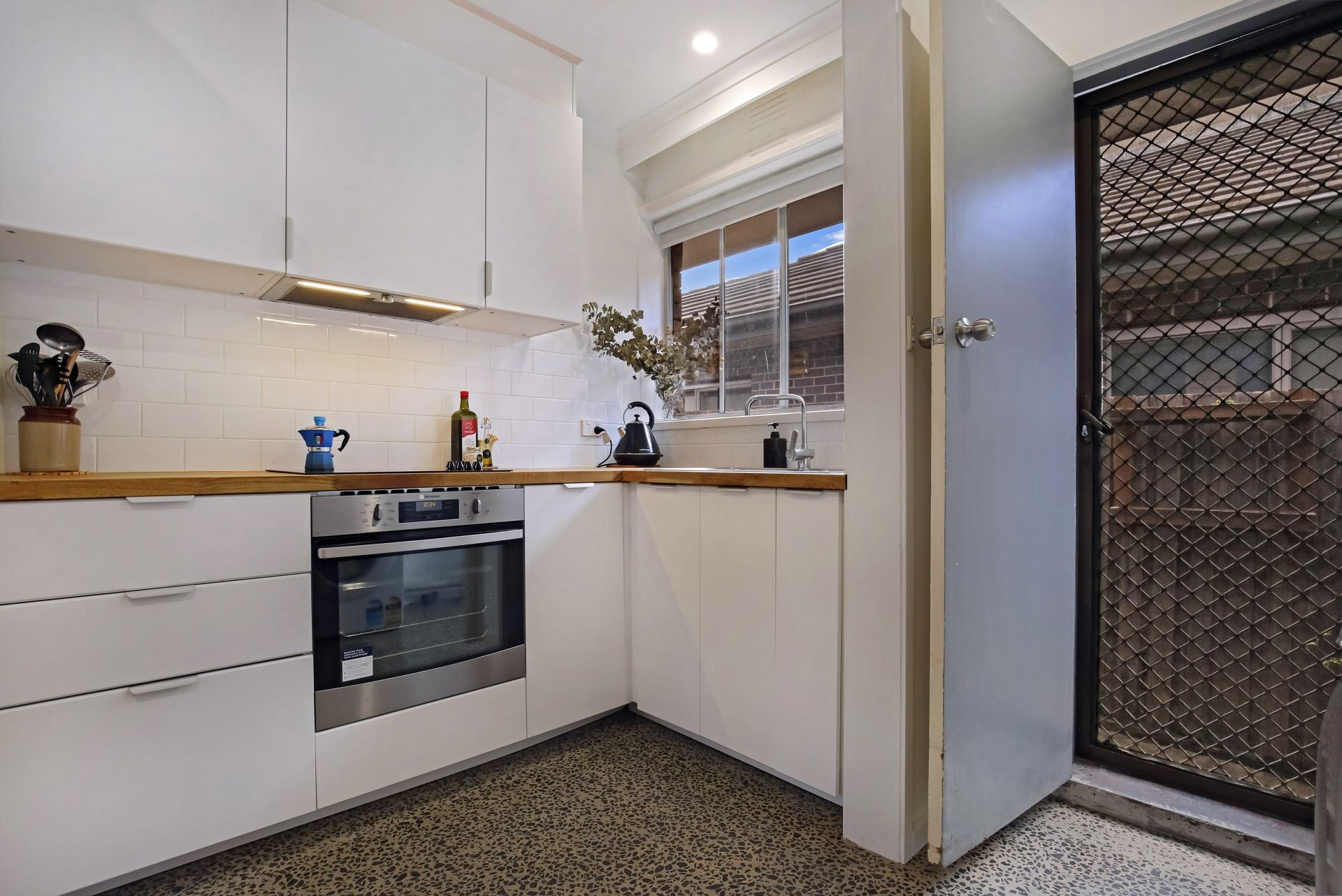 Modern Villa - Walk to High Street