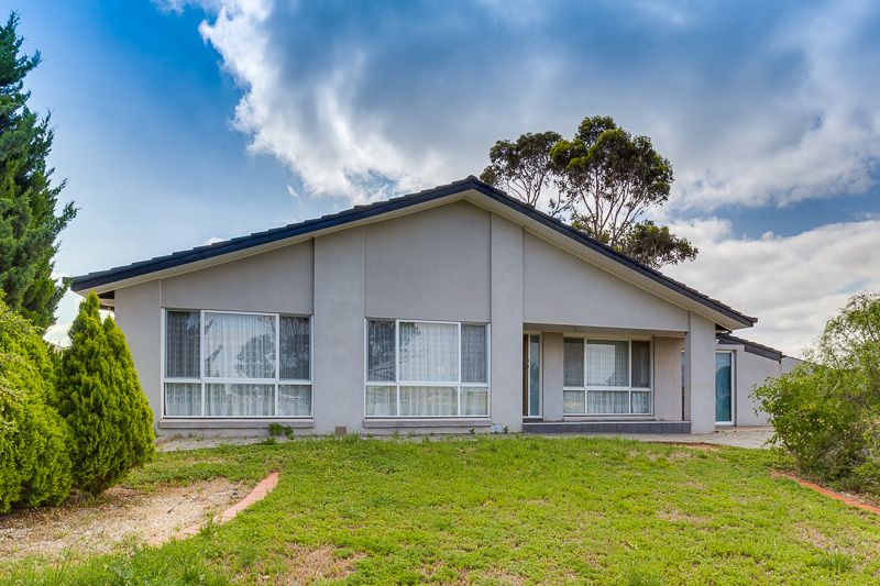 146 Underbank Boulevard, Bacchus Marsh - Thumbnail 2