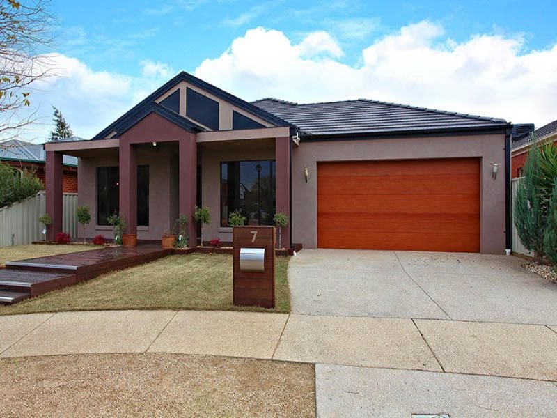 7 Colac Place, Caroline Springs - Thumbnail 2