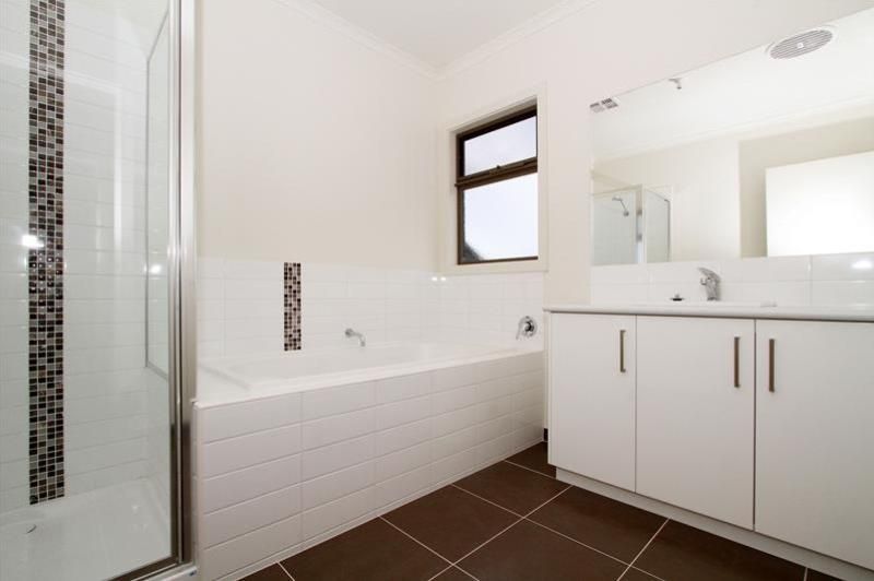 Stylish Modern Townhouse! ** INSPECTION SATURDAY 2ND AUGUST 12:10 - 12:25PM **