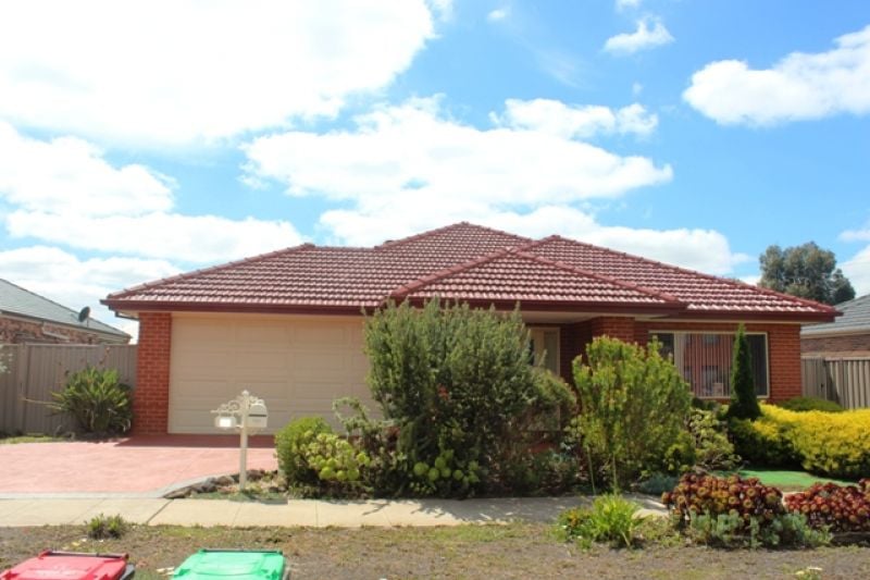 15 Lindley Avenue, Caroline Springs - Thumbnail 2