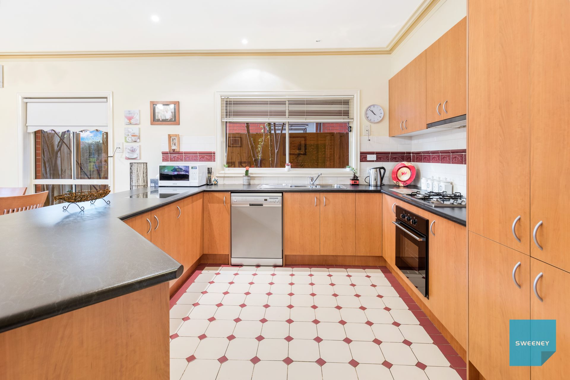 21 Woolshed Avenue, Cairnlea - Thumbnail 8