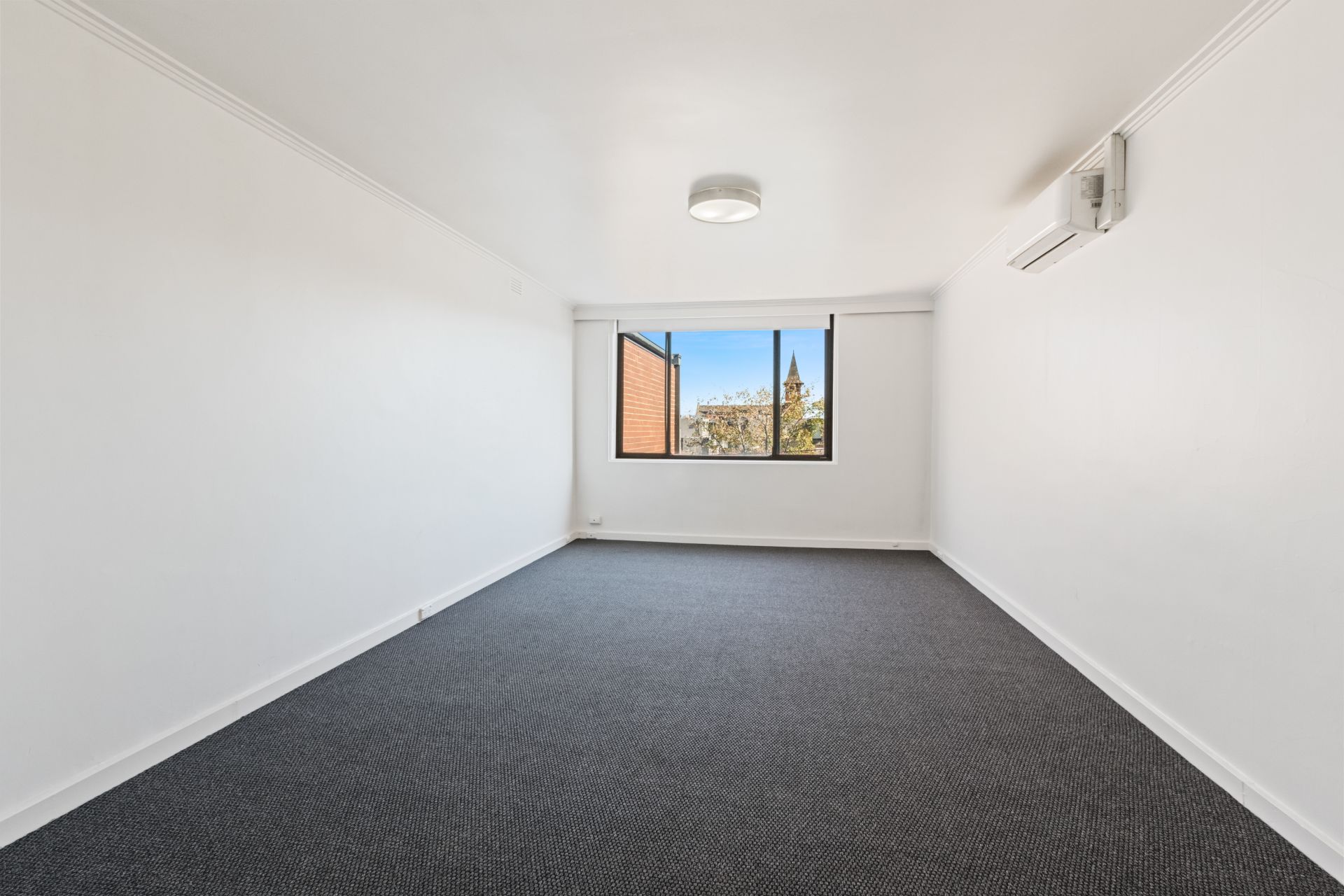 Newly Renovated Apartment In Prime Location
