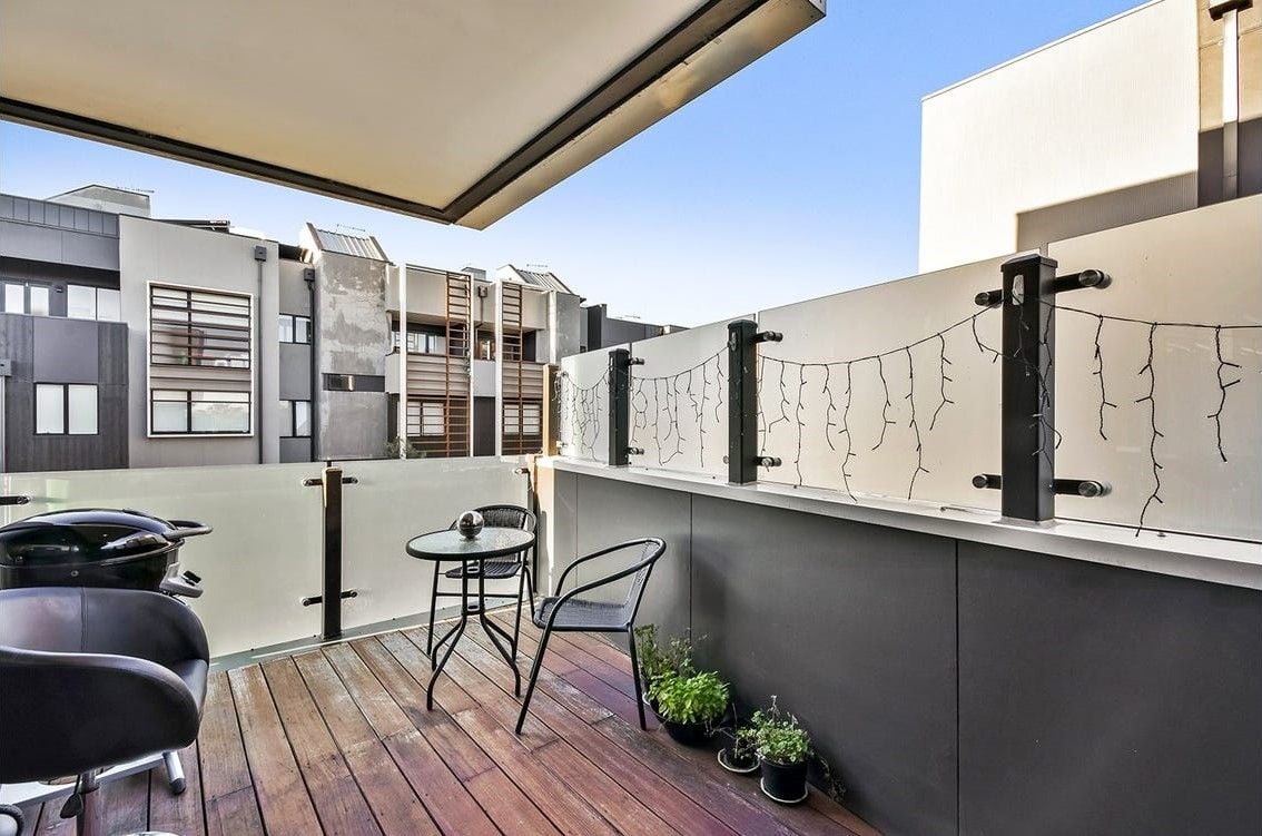 Tri-level, 2-bedroom townhouse!