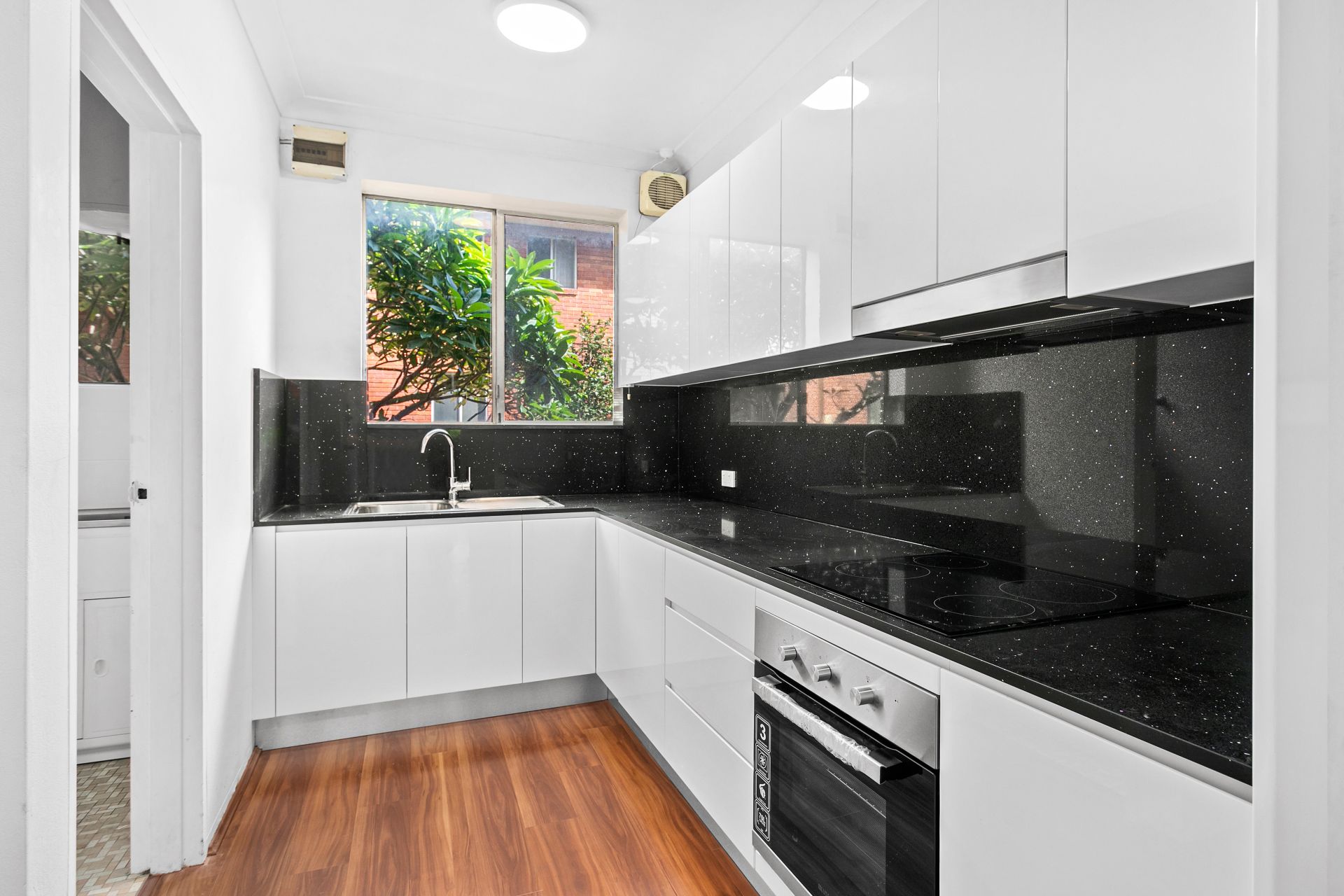 3/42 President Avenue Kogarah NSW, Kogarah - Thumbnail 2