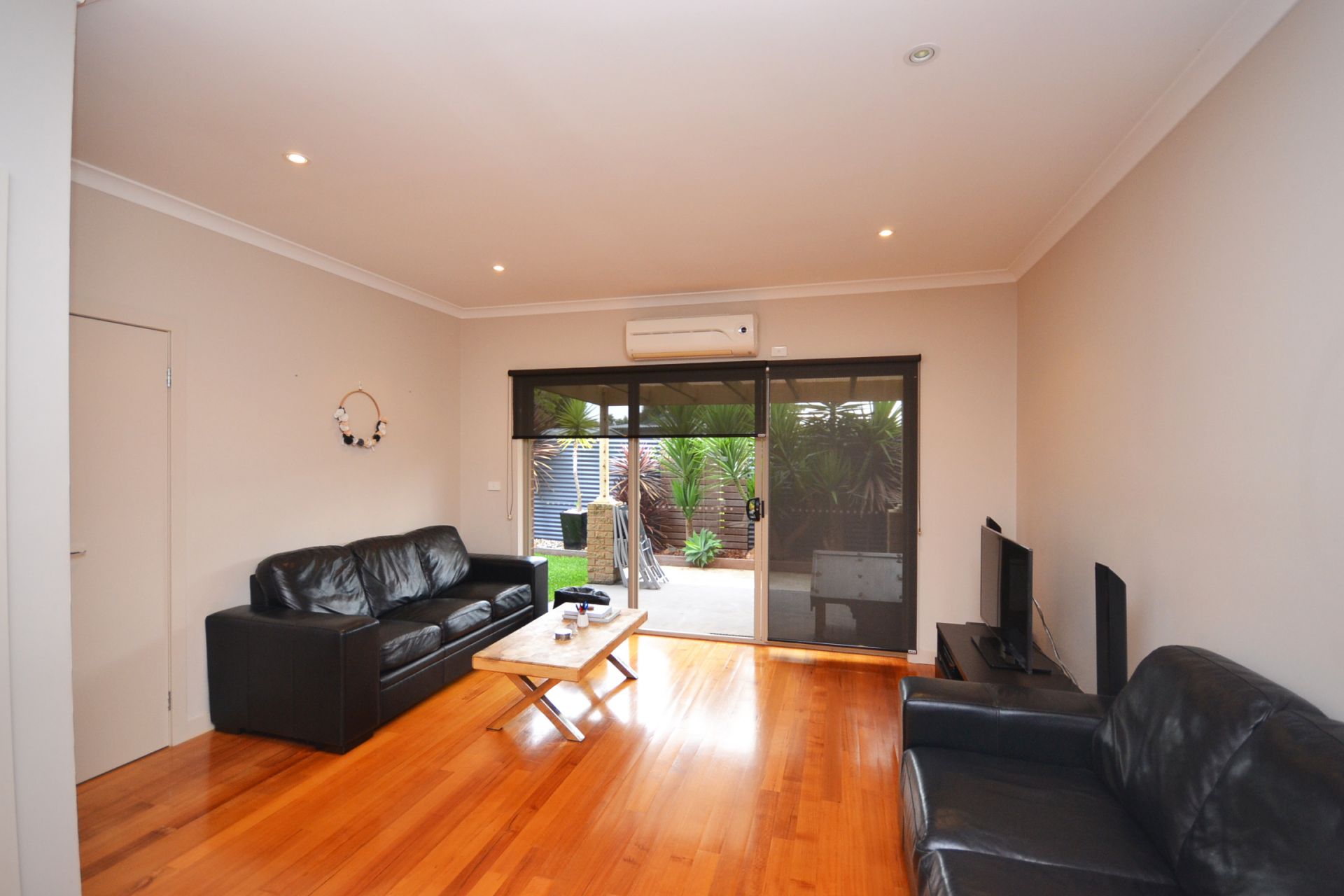 MODERN ELEGANCE WITH A WARM, INVITING AMBIENCE