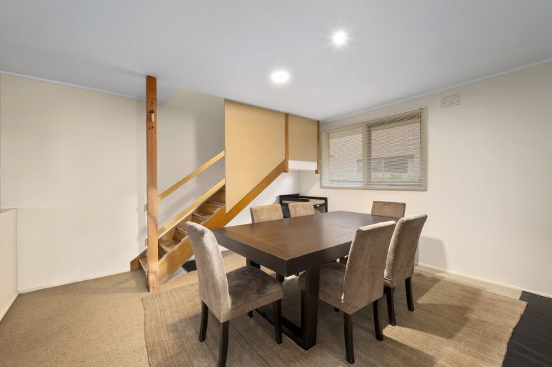 55 Winmalee Drive, Glen Waverley - Thumbnail 2