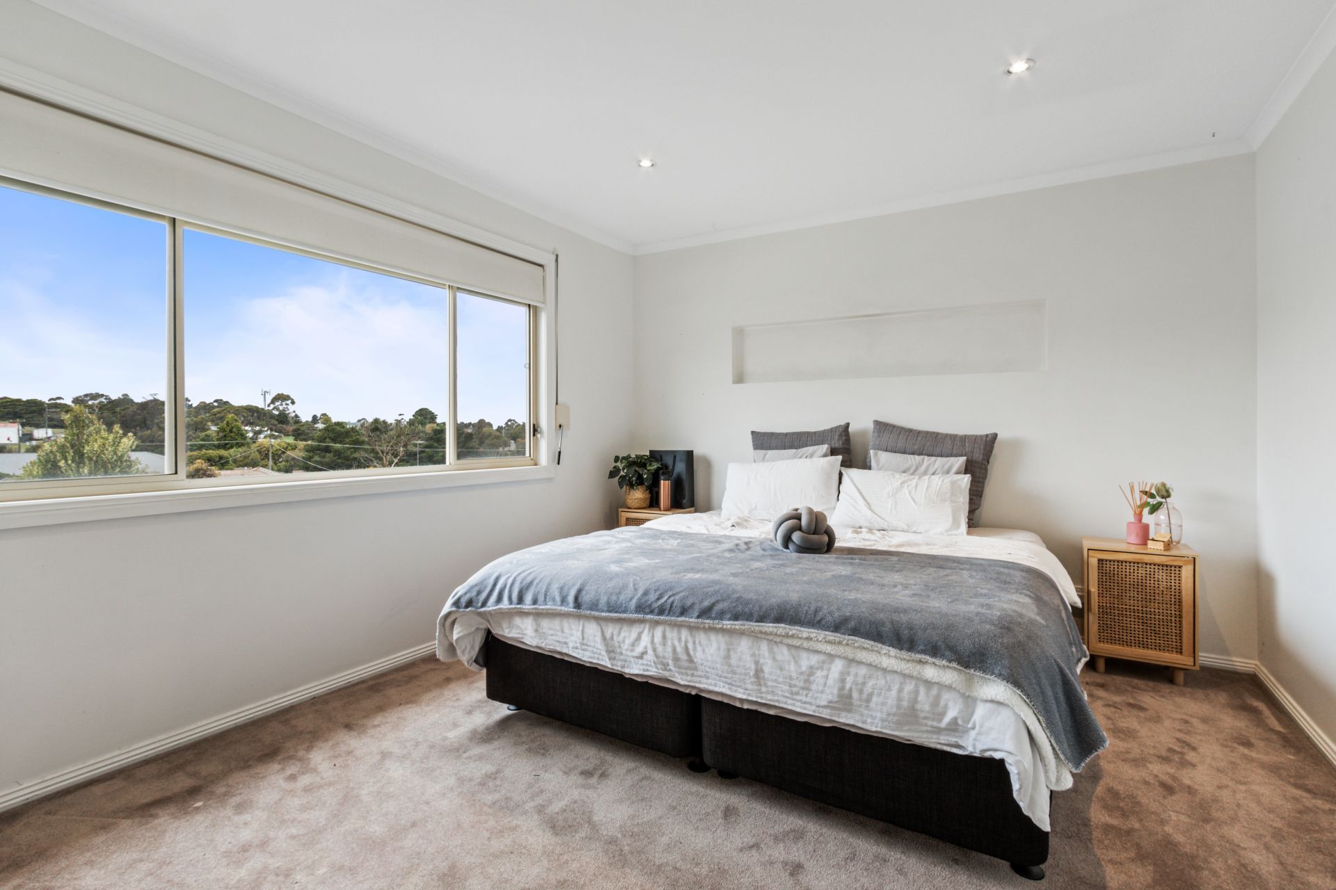 SPACIOUS FAMILY HOME- WALK TO TOWN