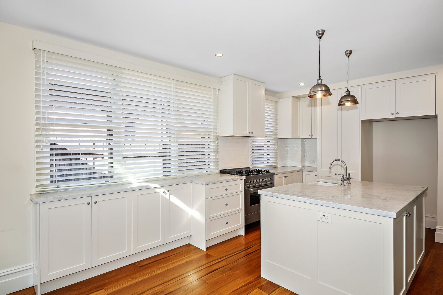 Modern End Terrace In Great Location!!