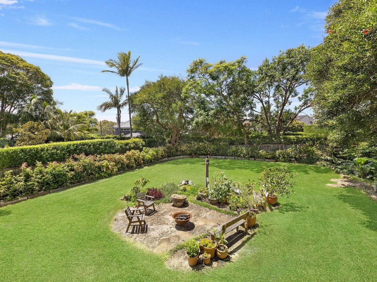 18 Neeworra Road Northbridge 2063