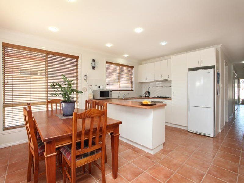 38 Grampians Way, Caroline Springs - Thumbnail 4
