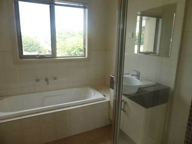 MASSIVE TOWNHOUSE TO NOT BE MISSED!