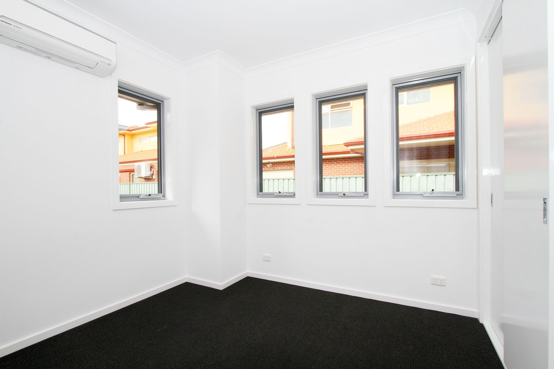 STYLISH, SOPHISTICATED, & CONVENIENTLY LOCATED!