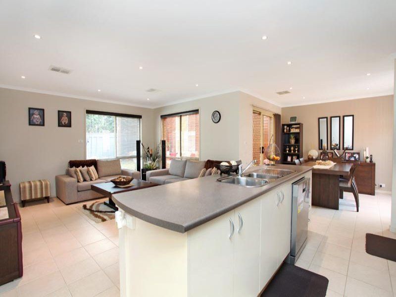 25 Klippel Way, Caroline Springs - Thumbnail 7
