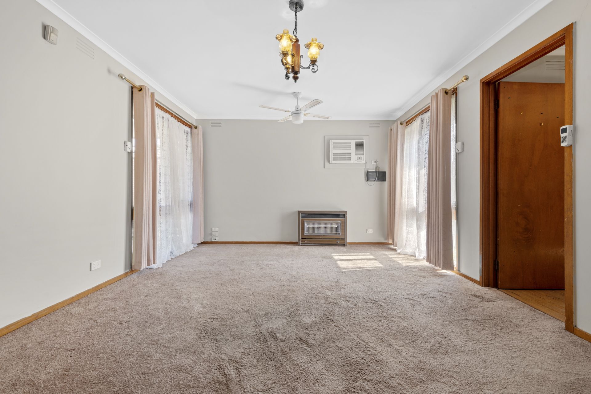 Real Estate For Sale 22 Cumberland Crescent Thomastown , VIC