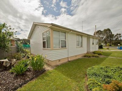 3
 
 
 
  
 
 
 1
 
 
 
 
 
 
 
 
 17 Ready Place, LATROBE TAS 7307, Latrobe - Thumbnail 2