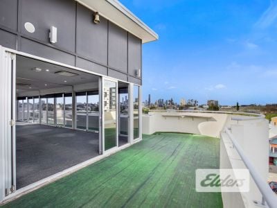 WOOLLOONGABBA OFFICE PENTHOUSE!