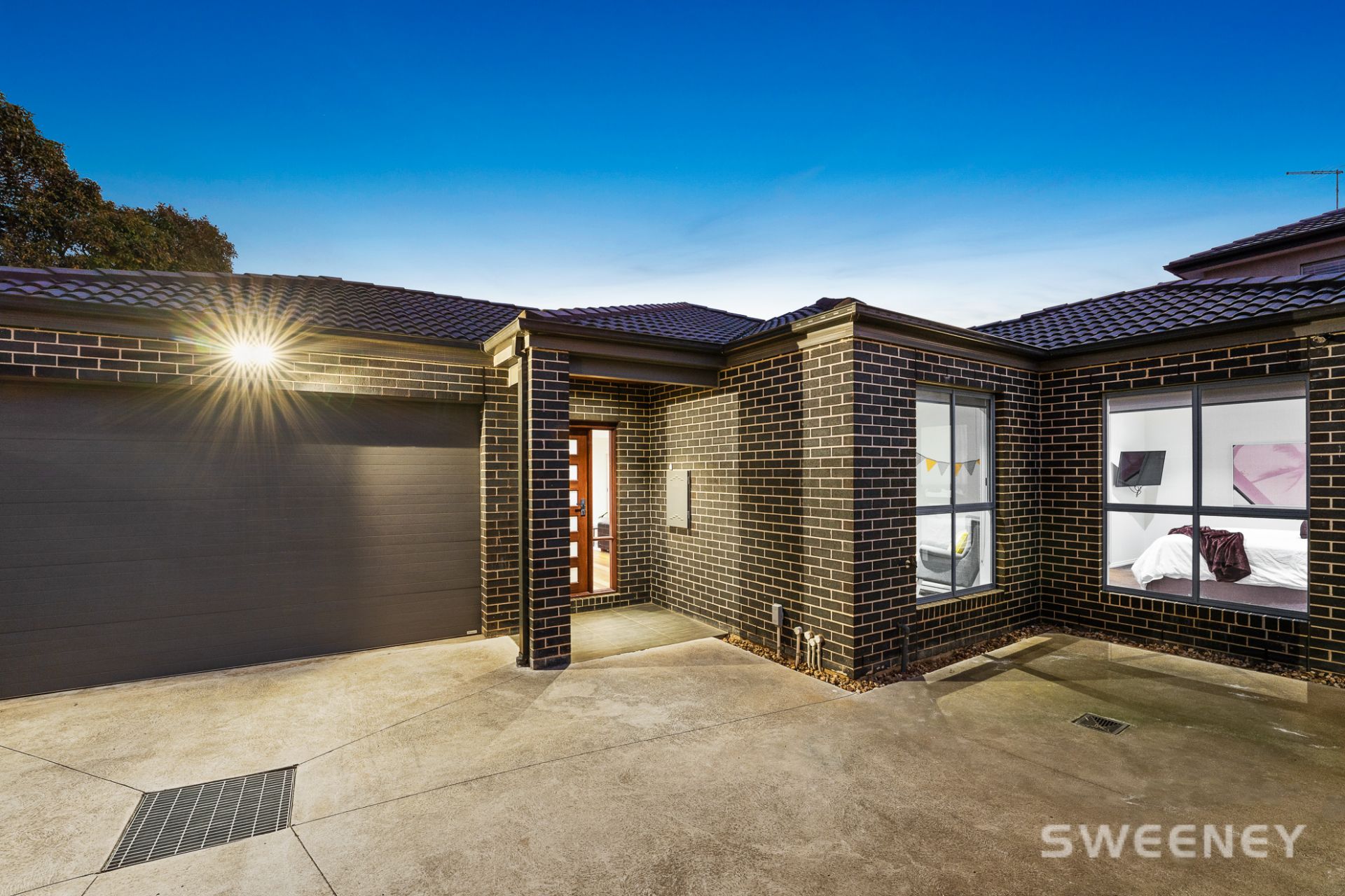 2/5 Stapley Crescent, Altona North - Thumbnail 2