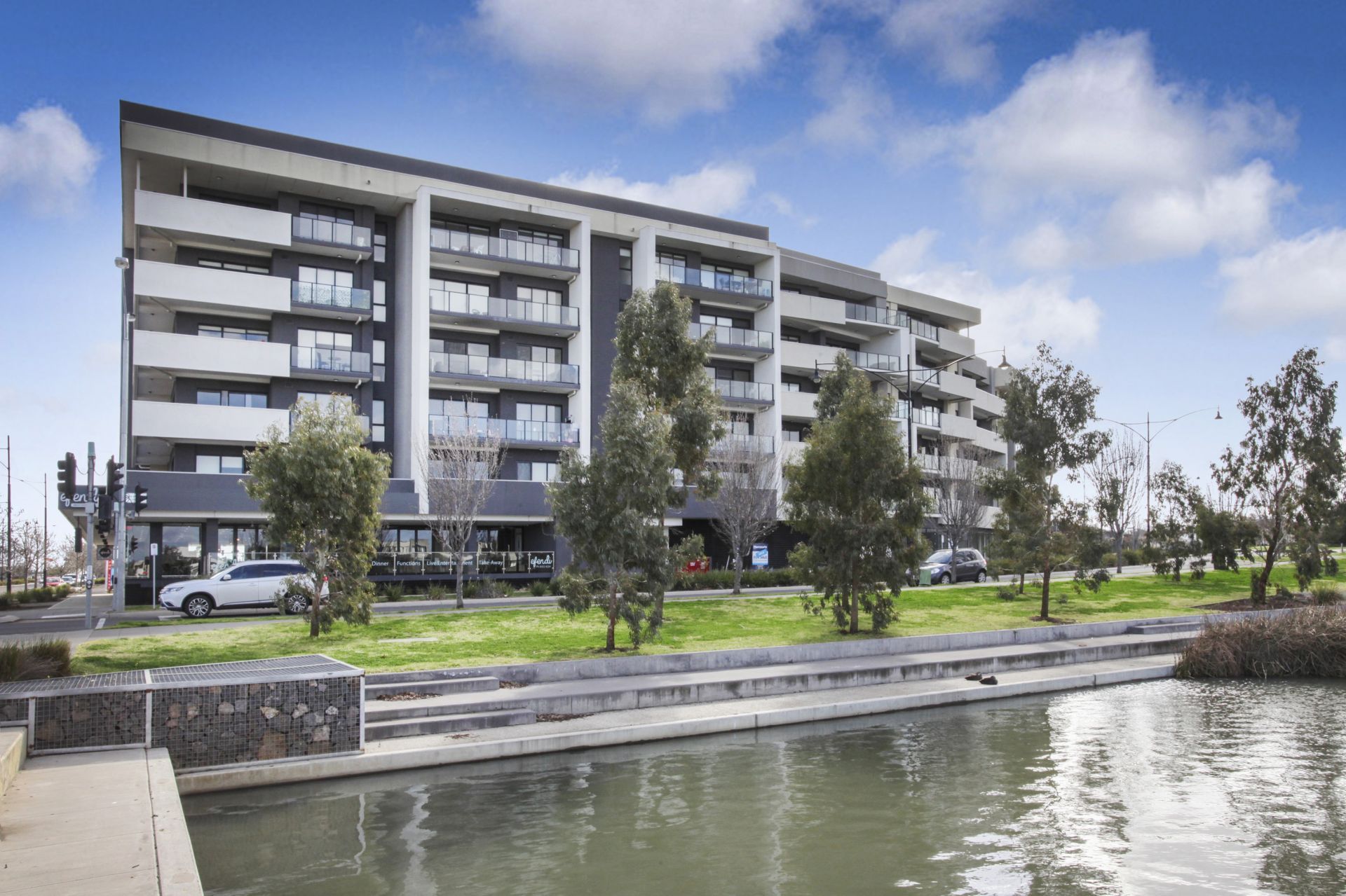 153/73 Lake Street, CAROLINE SPRINGS Sweeney Estate Agents